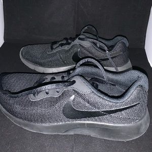 Boys low cut Nike Sneakers